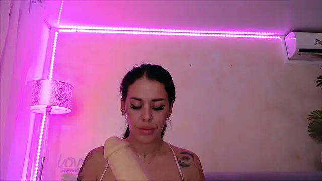 LaylaCruzRose webcam