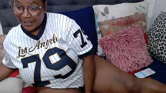 CurveyChocClitX5 webcam