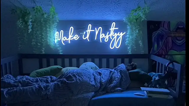 FaeAfterDark webcam