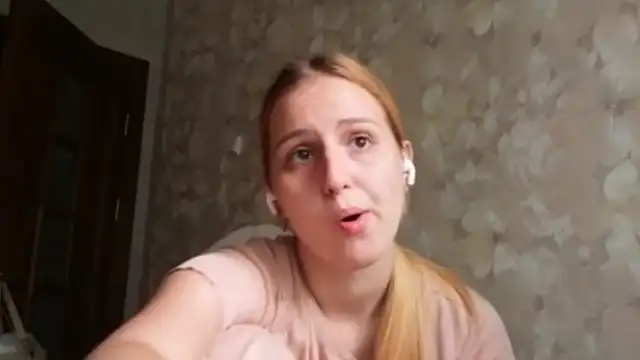 LeighaGreenley live cam on StripChat