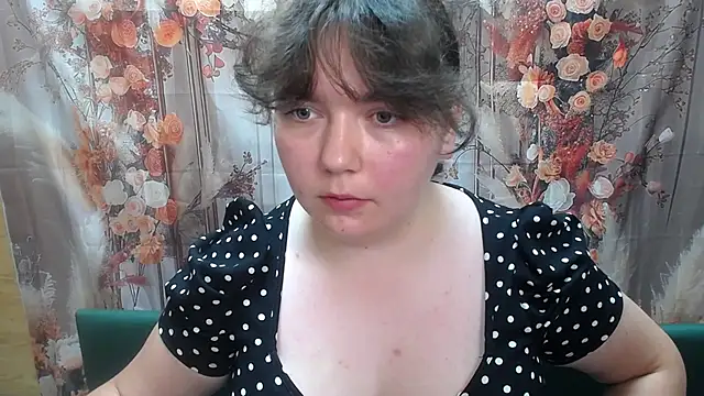NeonilaLisova webcam