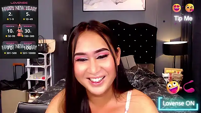 HOTTESTCANDYTS live cam on StripChat
