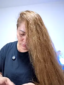 SluttyMilf79 webcam