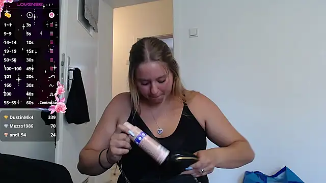 Mia_lou05 live cam on StripChat
