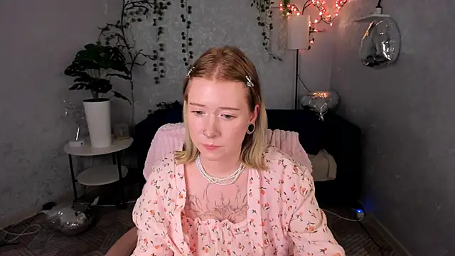 Elira_Vane webcam