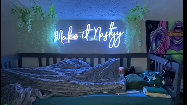 FaeAfterDark webcam