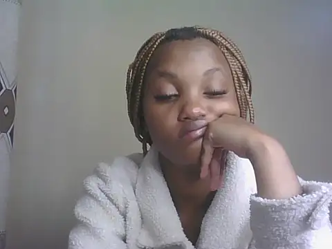 PrettyT5 live cam on StripChat