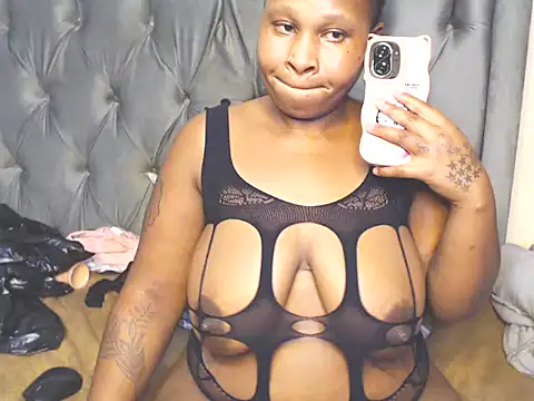 Loyal_Alisha webcam