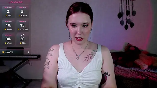 ember_lune webcam