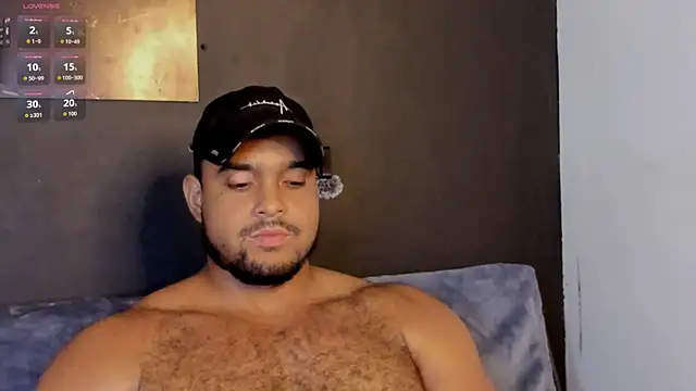 Big_furry_bear13 webcam