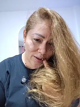 SluttyMilf79 webcam