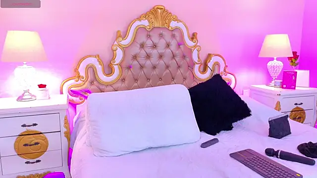 AryCorinne webcam