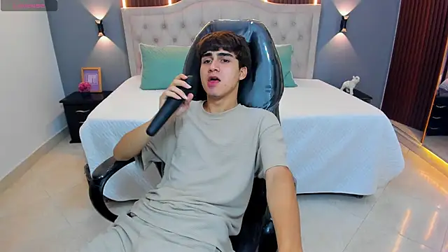 Tommy18__ webcam