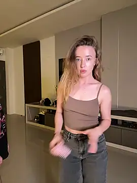Nura_n_Sarah webcam