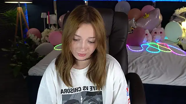 LizzaMoonn live sex cam