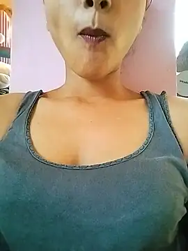 MISSQUEEN48 webcam