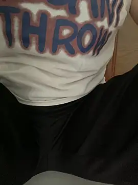 Milk_Mom99 webcam