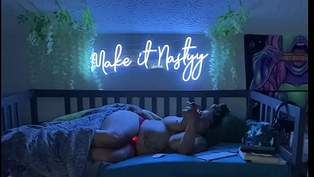 FaeAfterDark webcam