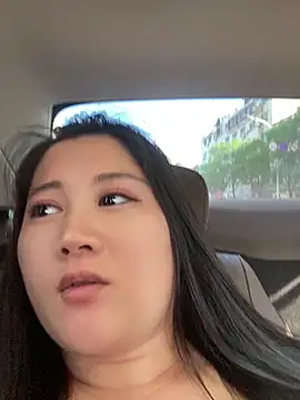 Luckysisi-s live sex cam