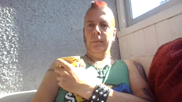 SHARPSkinhead live cam on StripChat