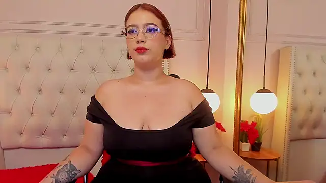 MillyHotsoon webcam