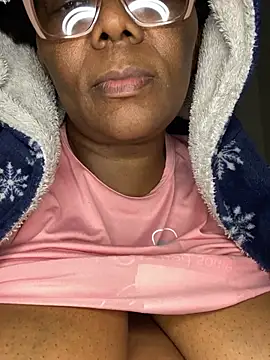 BoobsQueeen webcam