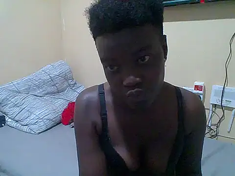 Pretty-Leaa webcam
