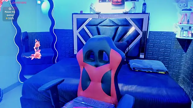 Queen_Jen webcam