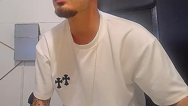 BrandonTate live cam on StripChat