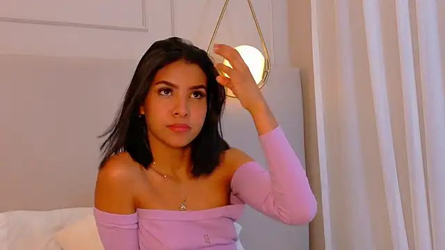 NaomiKlarc webcam