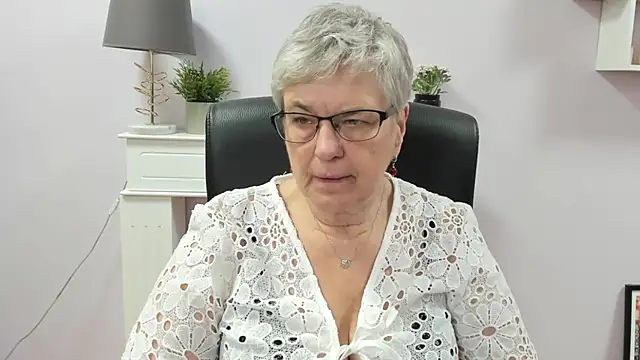 IrisDream live cam on StripChat