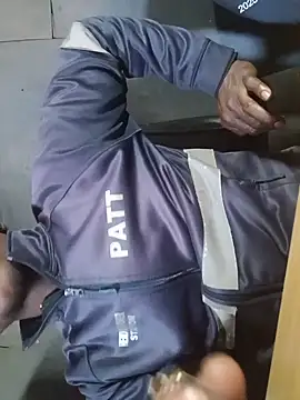Nicebigcock39's black male cam and chat room