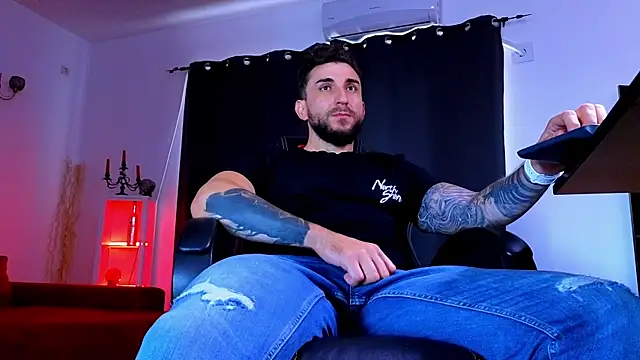 MightyAaron66 webcam