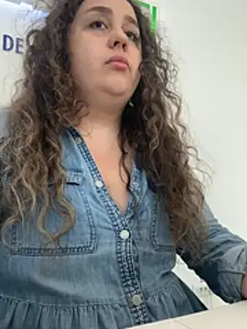 CurlyMaddie webcam