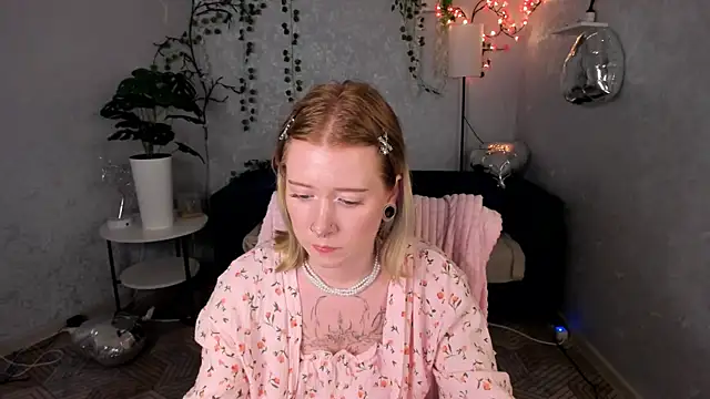 Elira_Vane webcam