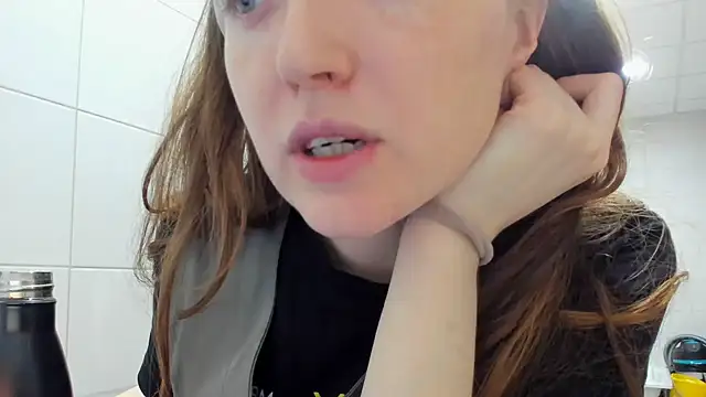 Holistic_woman webcam