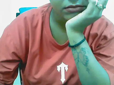 LovingPihu webcam