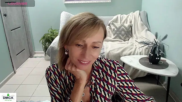 HornyMilf_777 webcam