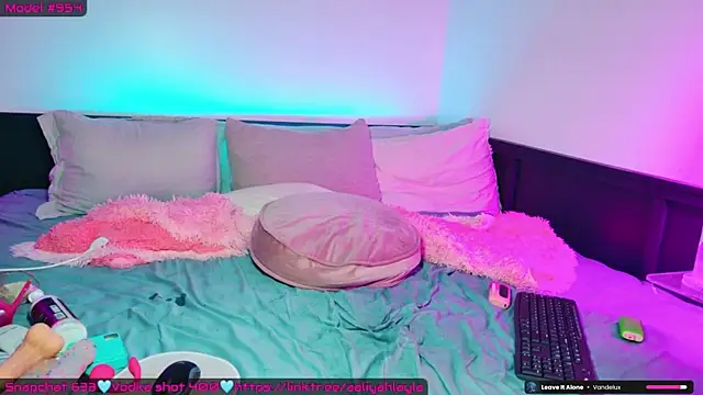AaliyahLaylah webcam