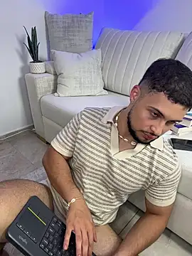valenssio_moretti Live Web Cam Show