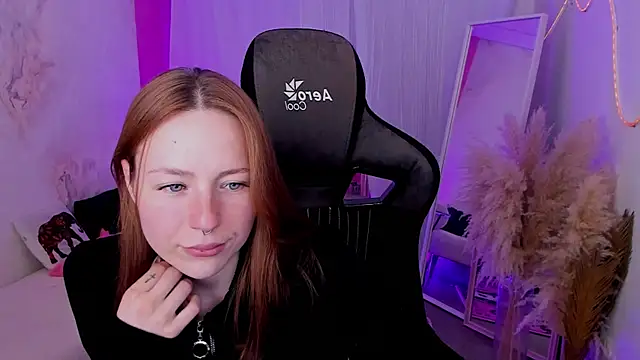 DamnWitchh webcam