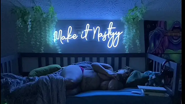 FaeAfterDark webcam