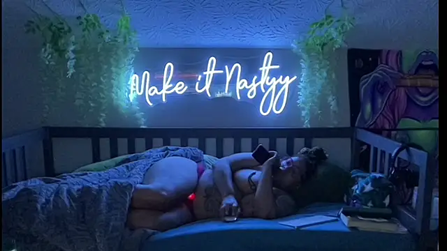 FaeAfterDark live cam on StripChat