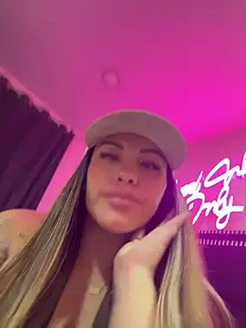 sexyyykloee live cam on StripChat
