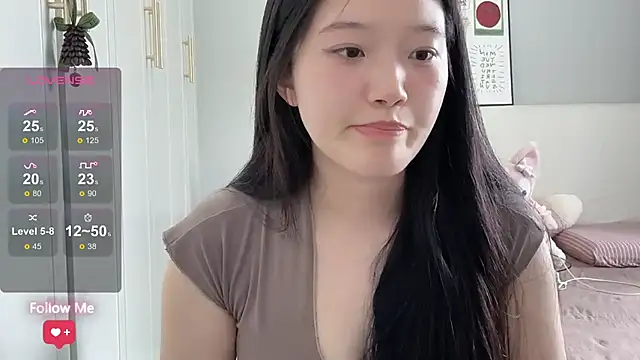 --bee-- live cam on StripChat