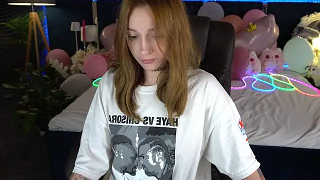 LizzaMoonn live cam on StripChat
