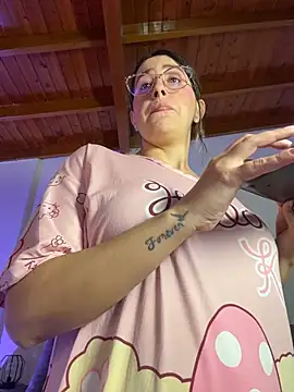 RenataVelasquez live cam on StripChat