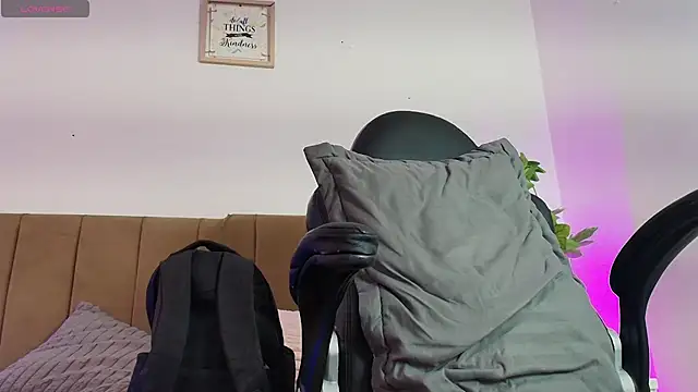 Nikkenyx live cam on StripChat