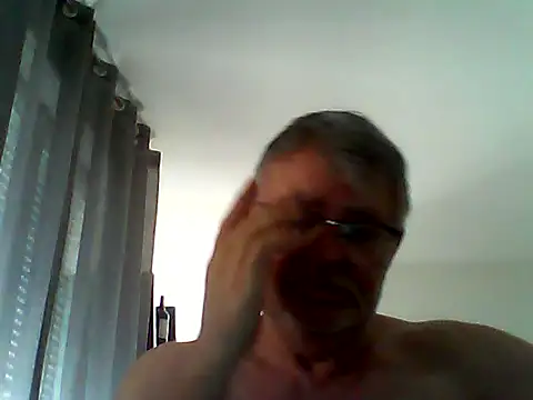 oura live cam on StripChat