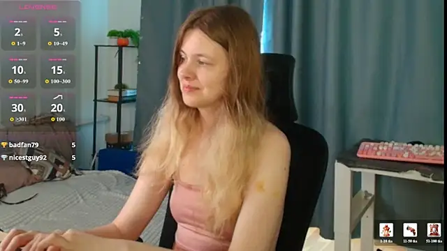 Glitch_Doll live cam on StripChat